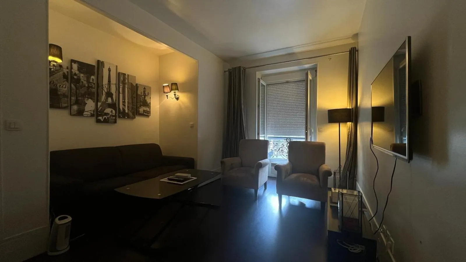 Luxe Apartment Near Champs Elysees Paris