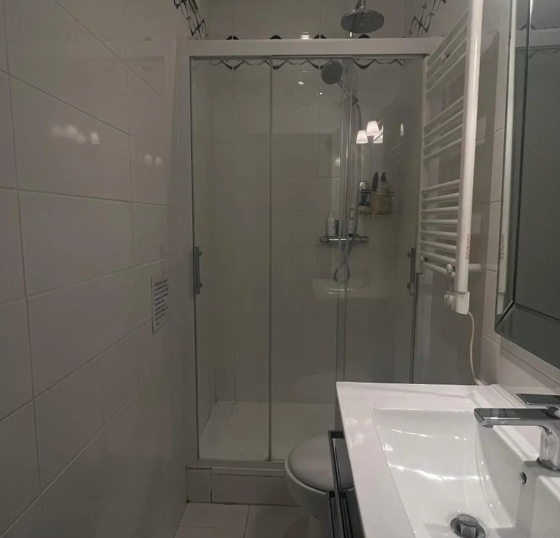 Luxe Apartment Near Champs Elysees Paris
